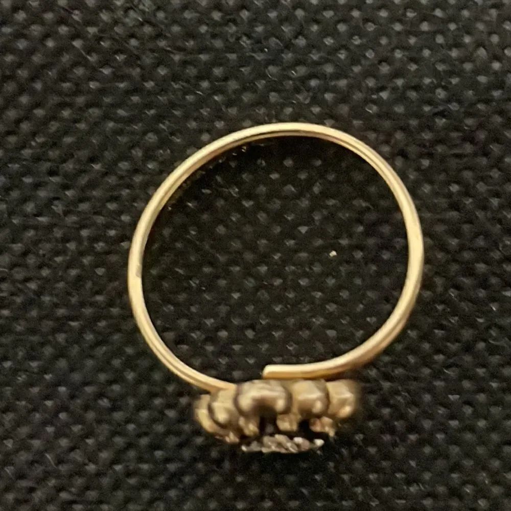 Beautiful ring - Picture 4 of 4